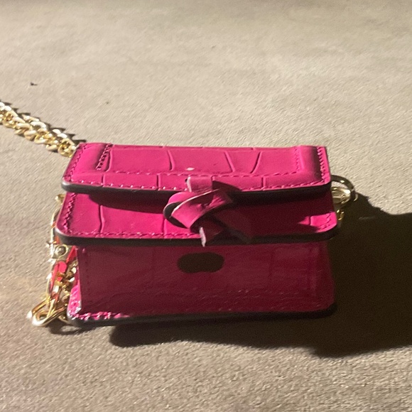 Kate Spade Micro Mini Crossbody – Hot Pink Croc w/ Gold Chain - Picture 1 of 3